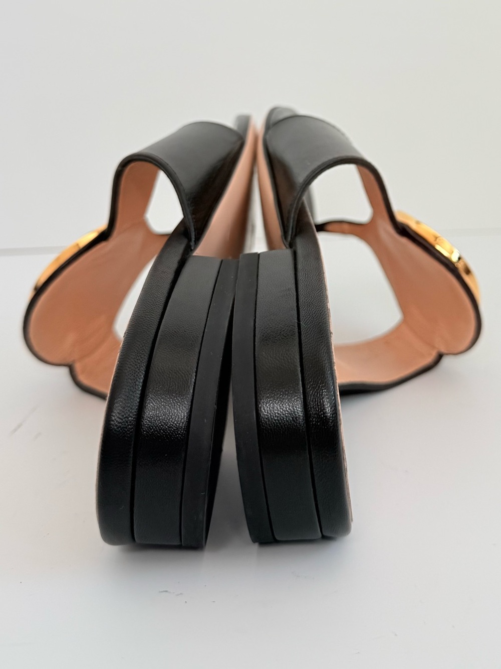 Gucci Interlocking G Black Leather Thong Sandals Gold Logo Size 39 - Picture 8 of 9
